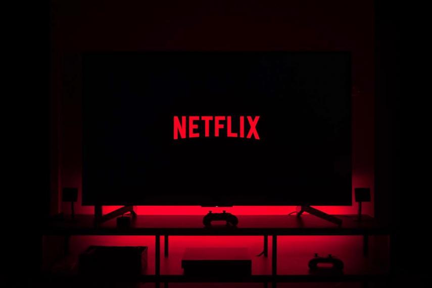 Extraña campaña de publicidad de Netflix para que te quedes en casa